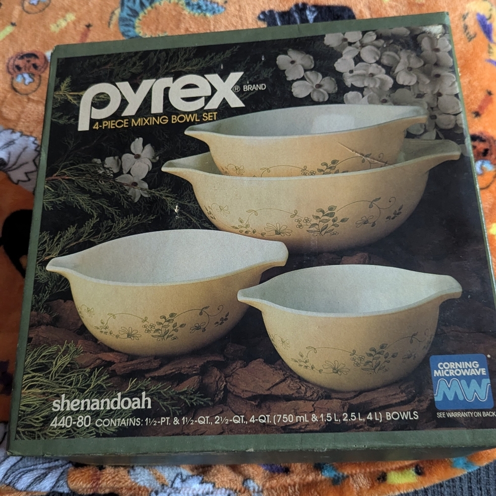 Pyrex Vintage Shenandoah Mixing Bowl Set
